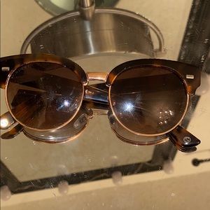 Gucci sunglasses 🕶